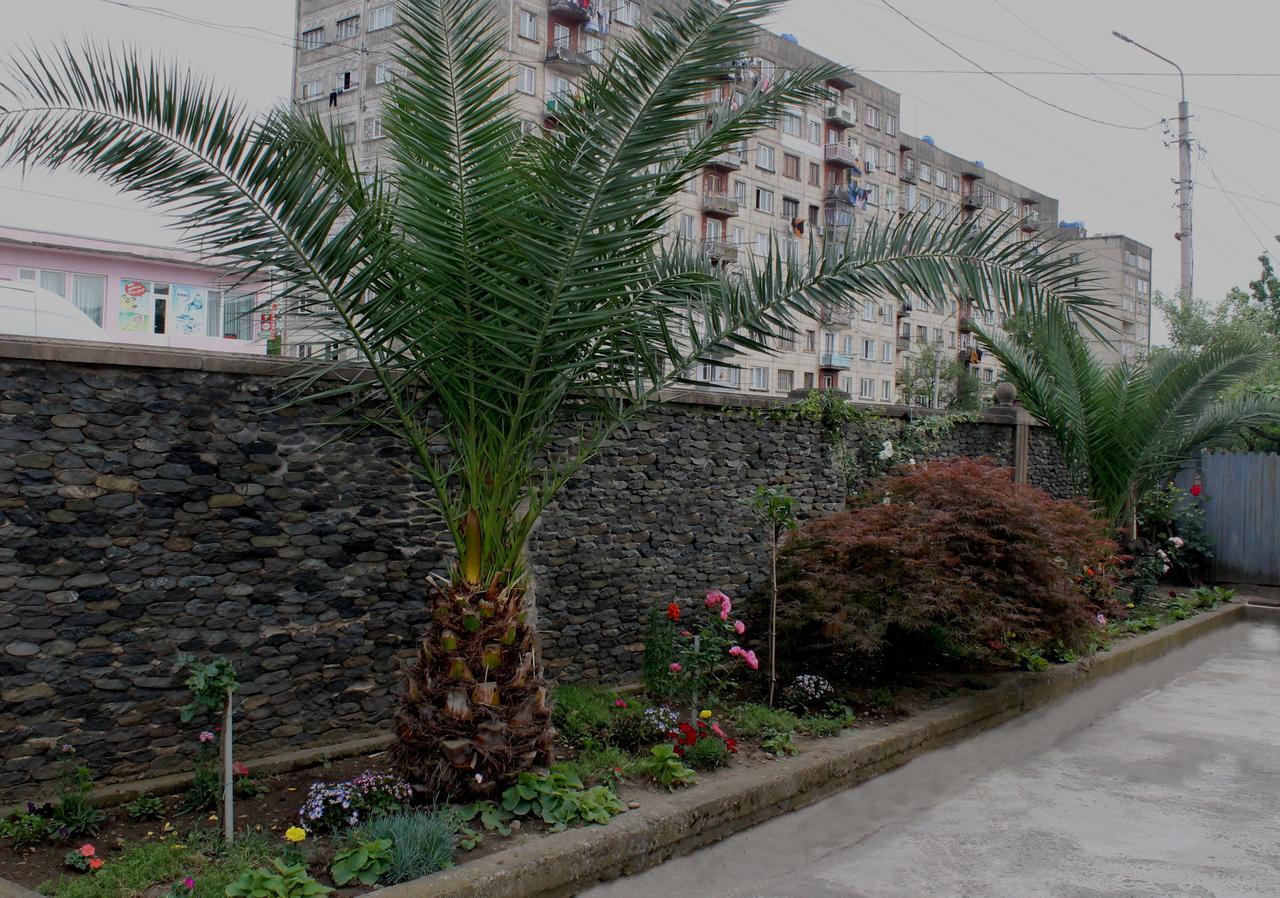Гостевой дом Green Кутаиси Экстерьер фото