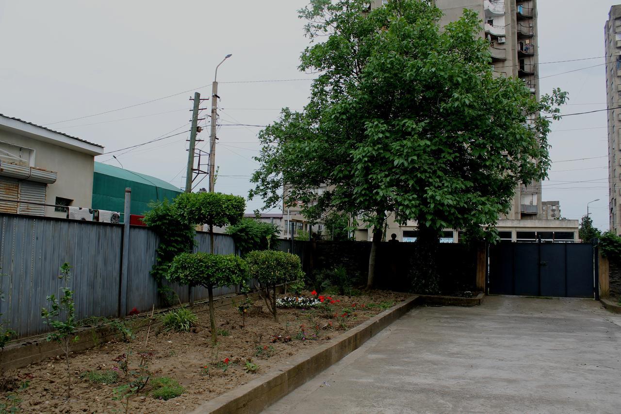 Гостевой дом Green Кутаиси Экстерьер фото